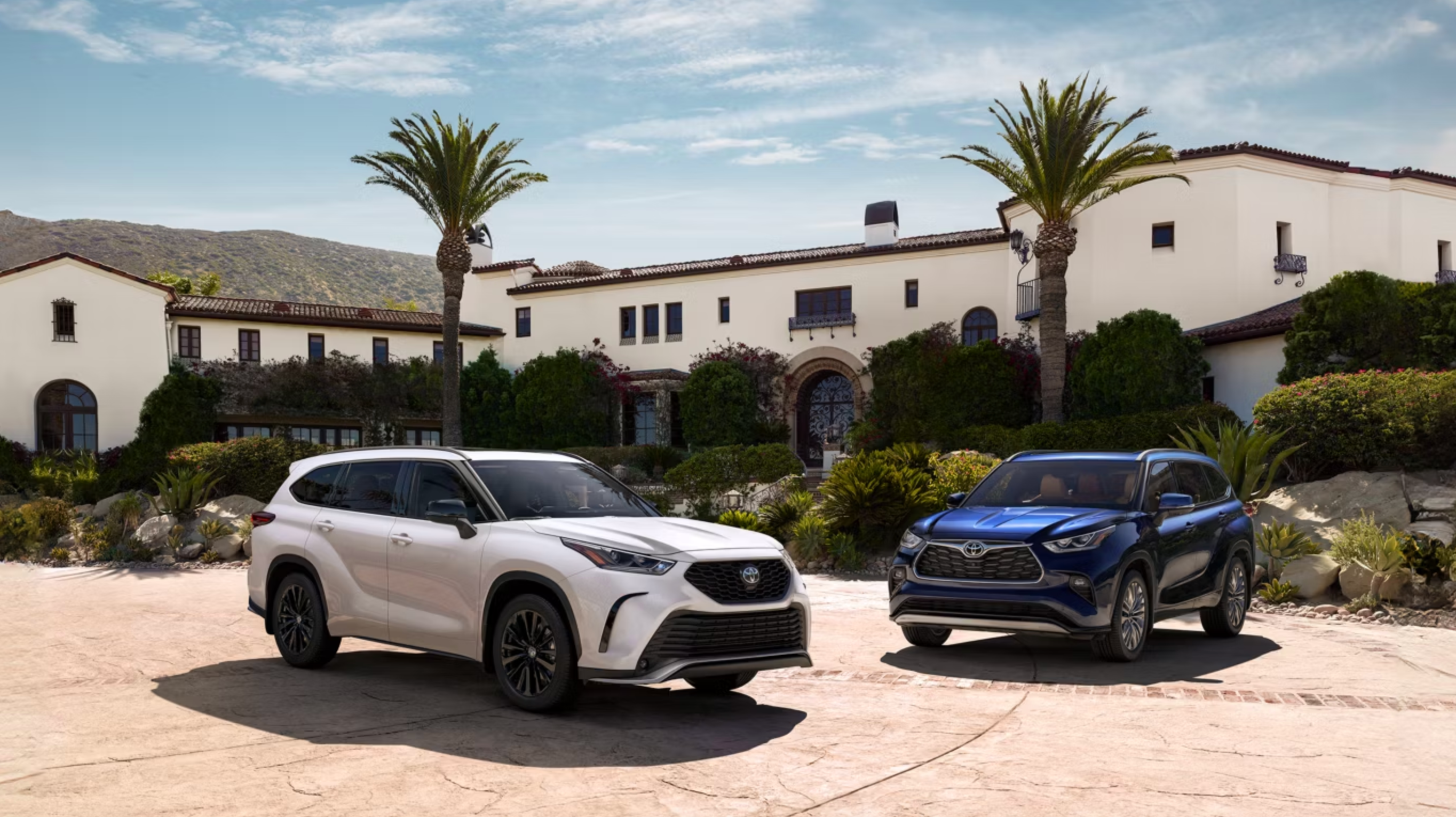 White and Blue 2026 Toyota Highlander For Sale in Parkersburg, WV